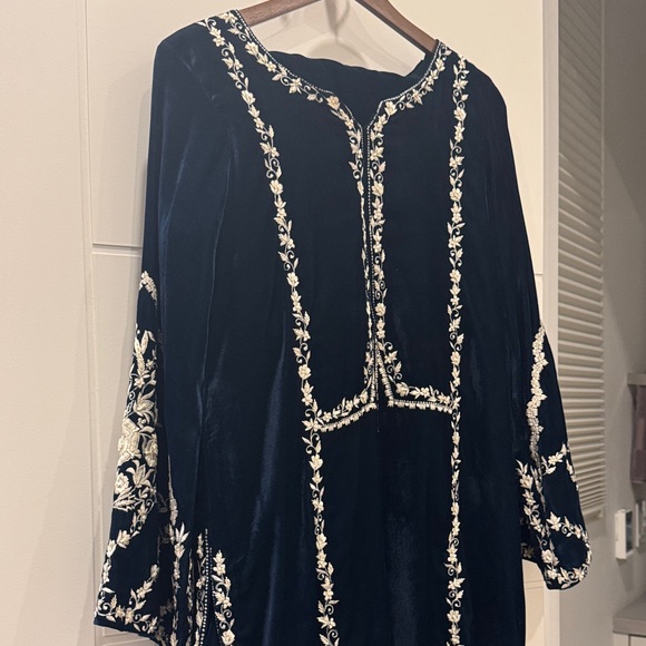 Midnight Black Embroidered Velvet Long Sleeve Maxi Dress - Picture 3 of 9